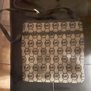 Michael kors crossbody